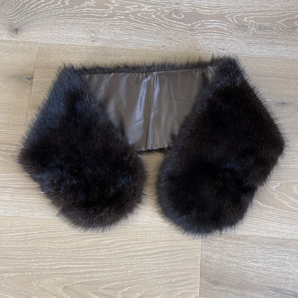 Winsdor 'Ms Diva' Faux Fur Shawl Size OS in Brown